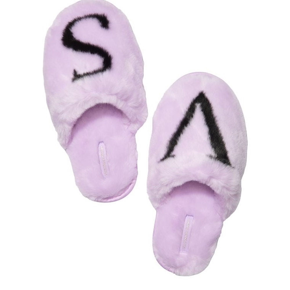New still in the plastic, Victoria Secret’s Closed Toe Faux Fur Slipper
